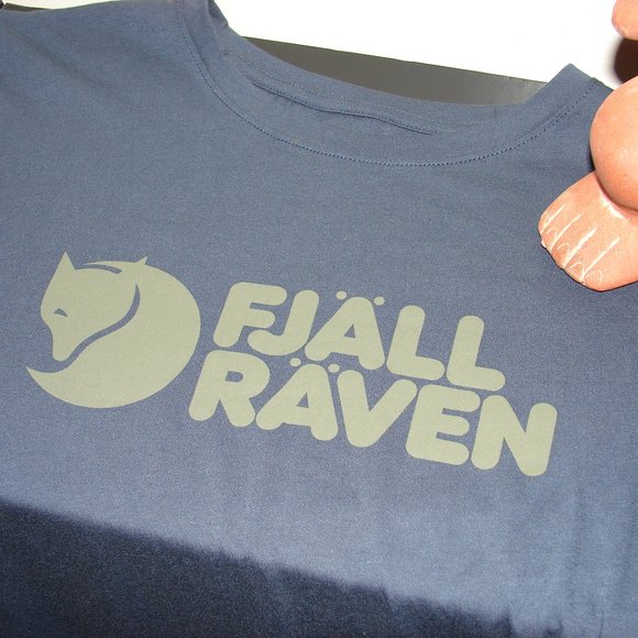 Fjällräven Logo Tee - Picture 1 of 4